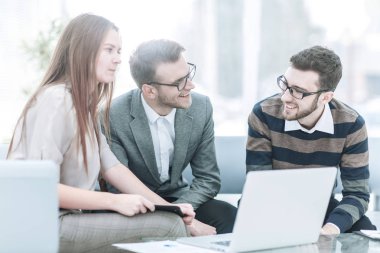  başarılı iş takım işyeri dizüstü bilgisayar ile tartışmak çalışma soruları.