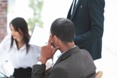 arka view.a başarılı bir iş adamı arka plan bulanık Office