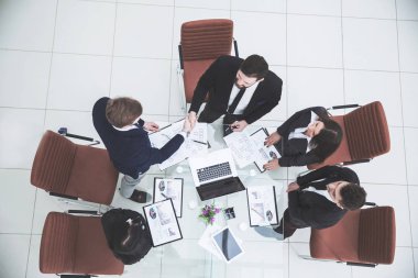  karşılıklı görüşmeler içinde okul sırası yakınındaki önce iş ortakları