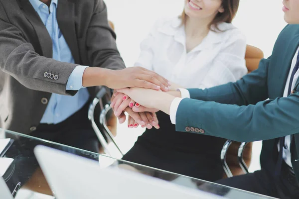 Samen handen ondersteuning en Concept verenigen — Stockfoto