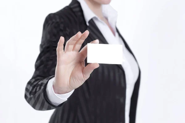 Erfolgreiche Geschäftsfrau zeigt leere Kreditkarte — Stockfoto