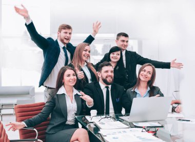 iş takım kendi elleriyle yukarı ve karar için oylama