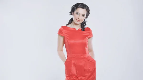 Em pleno crescimento.uma mulher moderna em um dress.isolated vermelho no fundo branco — Fotografia de Stock