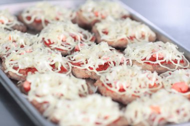 bir fırın tepsisine potalara up.Meat kapatın