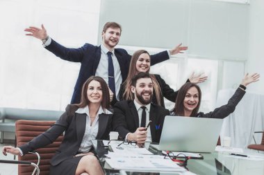 iş başarı - ofiste işyerinde iş takım tezahürat kavramı