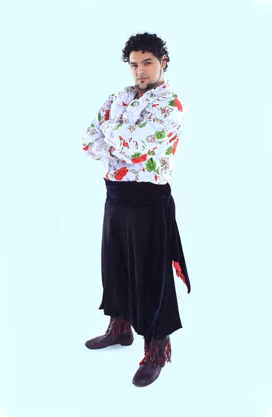 Retrato de um dançarino masculino profissional em traje cigano em fundo branco — Fotografia de Stock