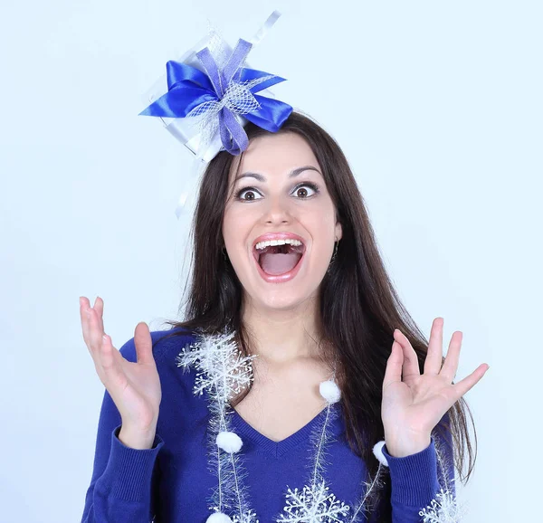 Closeup Happy Mujer Bonita Con Regalo Isolated Sobre Fondo Blanco —  Fotos de Stock