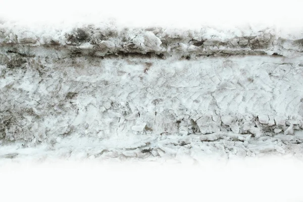 Сліди різних автомобільних шин на брудному снігу. Абстрактний фон, текстура — стокове фото