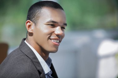 closeup.Confident genç işadamı office arka plan üzerinde