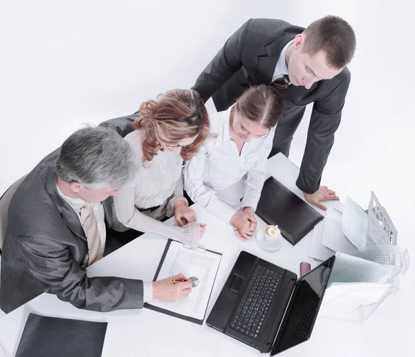 Equipe de negócios que trabalha com documentos financeiros no escritório . — Fotografia de Stock