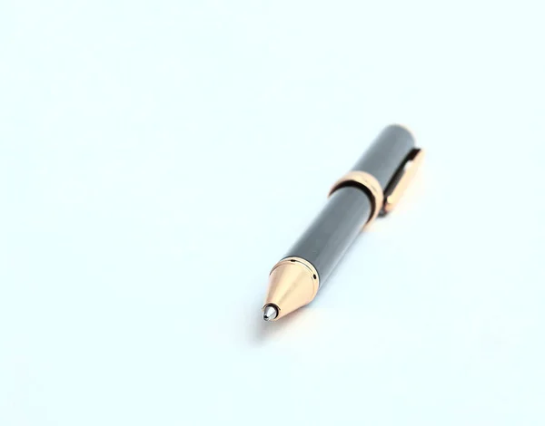 白い背景にスタイリッシュなボールペン pen.isolated. — ストック写真