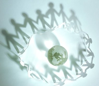 iş concept.a büyük takım kağıt erkekler etrafında duran