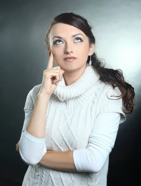 Close-up. dromen van jonge vrouw in wit sweater.isolated — Stockfoto