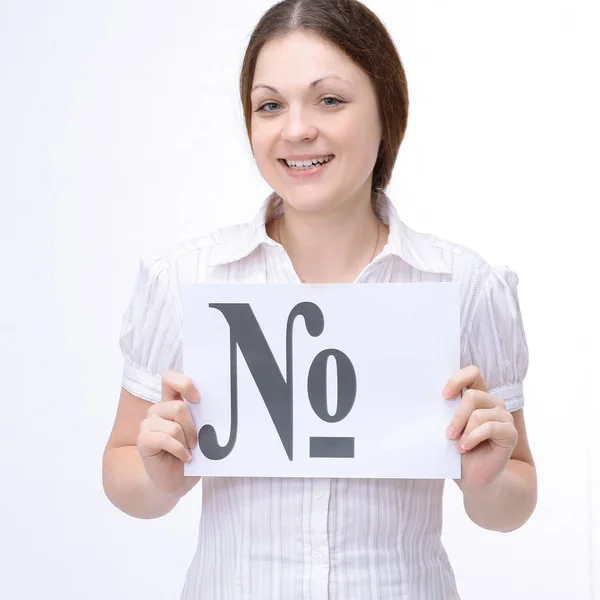 Glimlachend jonge vrouw toont een vel tussen hekjes. — Stockfoto