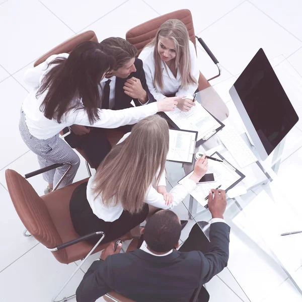 Business team discussing a new business plan — Stock Photo, Image