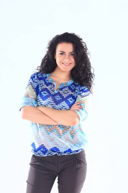 Beyaz bir arka plan üzerinde başarılı öğrenci kız portresi