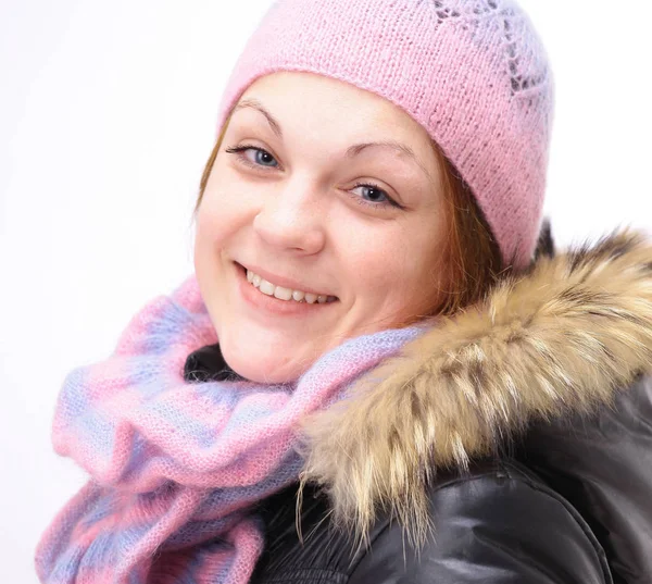 Closeup.beautiful 冬のジャケットの少女。白い背景に分離. — ストック写真