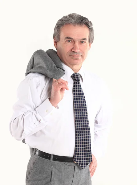 Hombre de negocios confiado sosteniendo una chaqueta sobre su hombro .isolated sobre fondo blanco —  Fotos de Stock