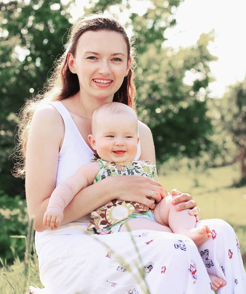 Portrait of happy mother and daughter on Park background — Stock Photo, Image