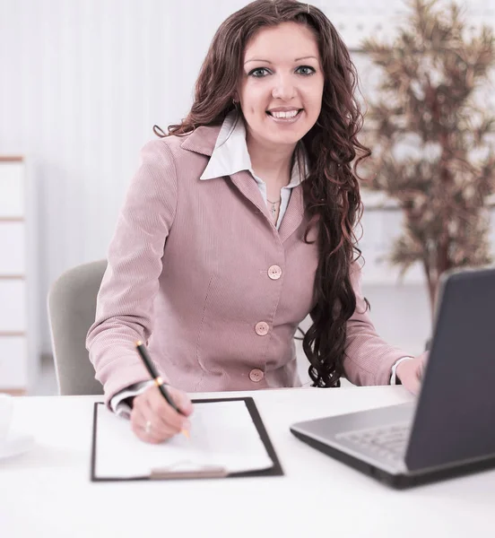 Portrait of successful business woman sitting at the Desk in th Royalty Free Stock Photos