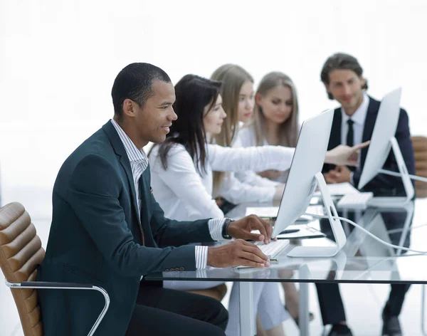 Business People At The Meeting Discuss Current Issues At The Modern Office — Stock Photo, Image