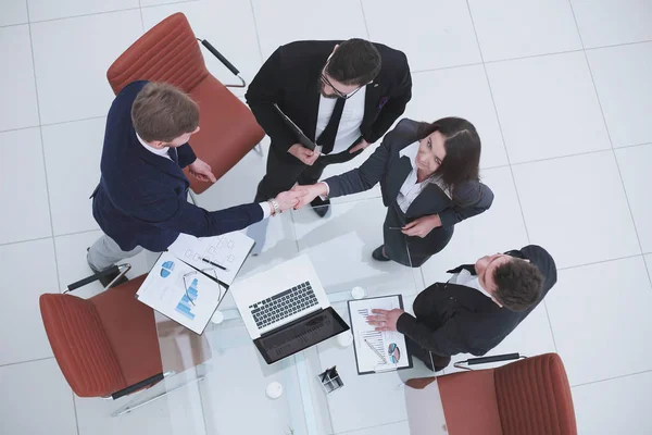 Top view.handshake, businessman and business woman over a Desk — Stock Photo, Image