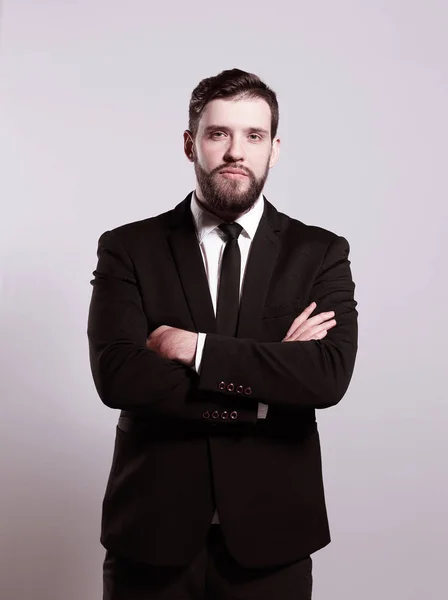 Porträt eines selbstbewussten Geschäftsmannes auf weißem Hintergrund — Stockfoto