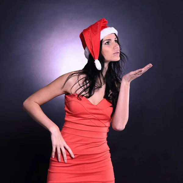 Woman in costume of Santa Claus showing to copy space — Stock Photo, Image