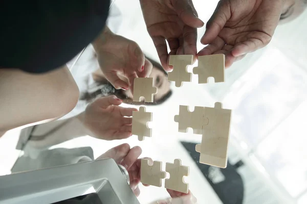Onderaanzicht Business Team Opvouwbare Puzzelstukjes Concept Bedrijfsoplossingen — Stockfoto