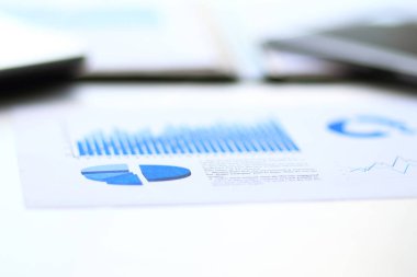 iş geçmişi: mali istatistikleri, defter ve kalem üzerinde ofis işyeri