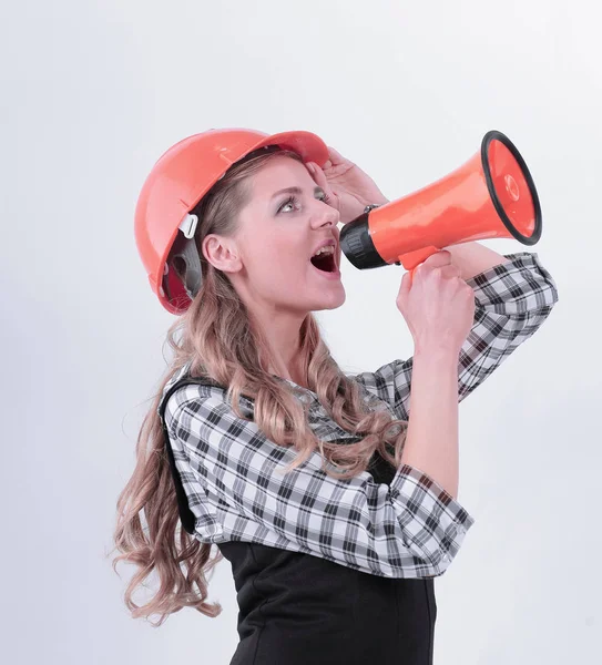 Jonge vrouw ingenieur met een megafoon .isolated op wit — Stockfoto