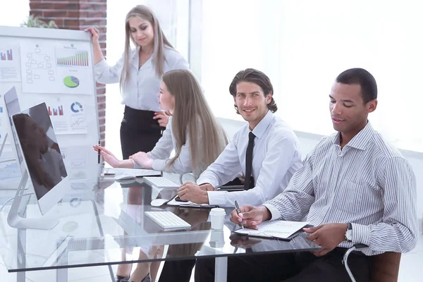 Business woman conducts a presentation of a new project — Stock Photo, Image