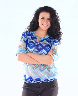 Beyaz bir arka plan üzerinde başarılı öğrenci kız portresi