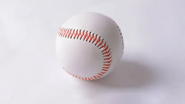 Baseball bollen .isolated på en vit bakgrund . — Stockfoto