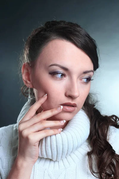 Closeup.Portrait όμορφη νεαρή γυναίκα με καθημερινό μακιγιάζ .isolated — Φωτογραφία Αρχείου
