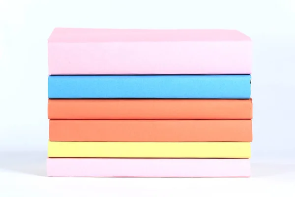 Stapel books.isolated op witte background.photo met kopie ruimte — Stockfoto