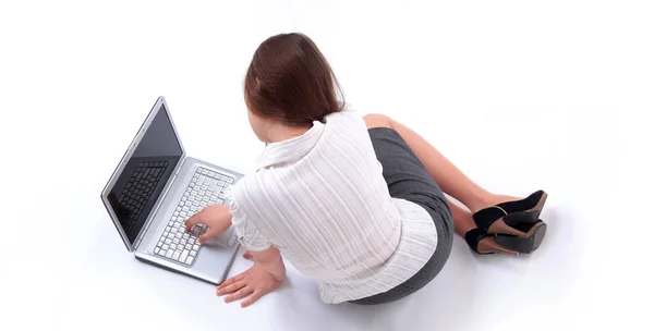 Fille étudiante avec ordinateur portable. isolé sur blanc — Photo