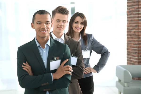 Participantes de la conferencia con las insignias en blanco — Foto de Stock