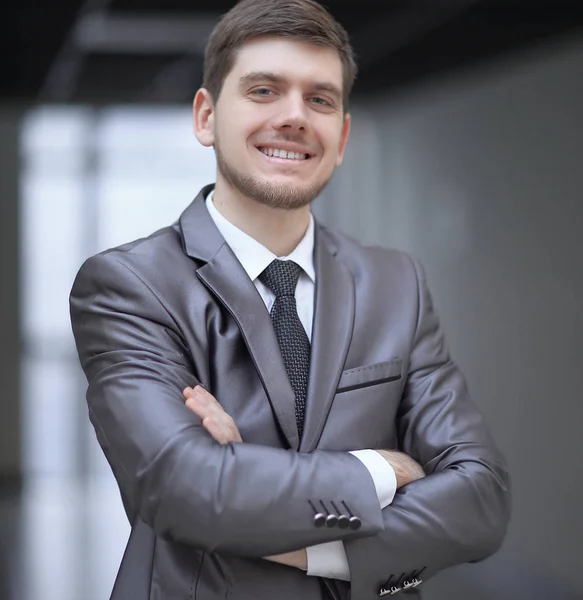 Fechar up.very homem de negócios feliz em seu escritório — Fotografia de Stock