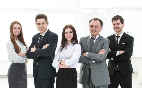 Gruppe von Geschäftsleuten auf hellem Hintergrund — Stockfoto