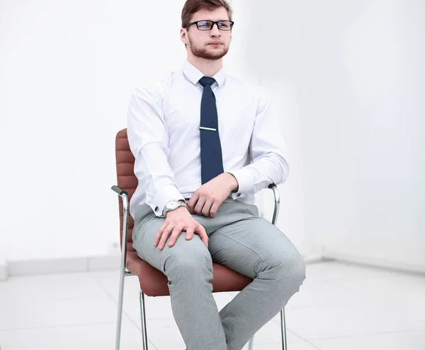 Zakenman zitten in een chair.photo met kopie ruimte — Stockfoto