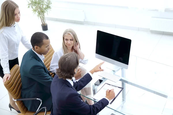 Zakelijke team bespreken een nieuwe businessplan — Stockfoto