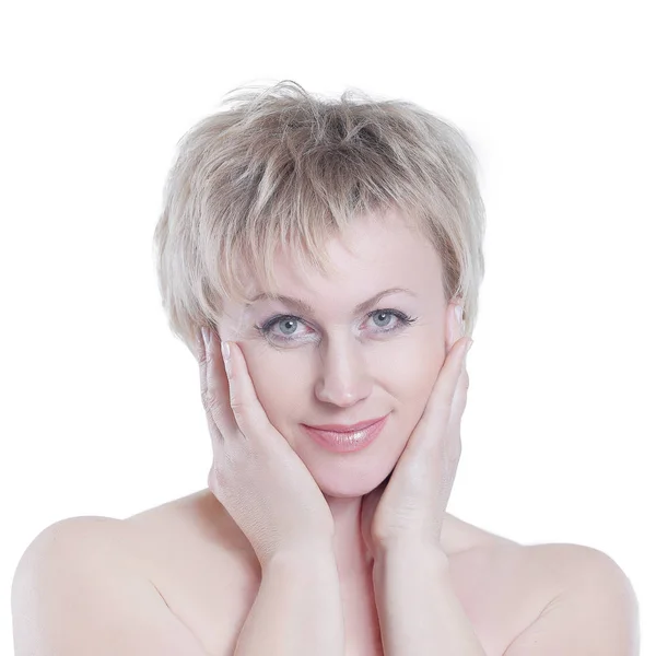 Primer plano. cara de retrato de una mujer con estilo con maquillaje diario — Foto de Stock