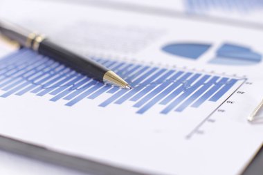 yakın çekim. tükenmez kalem finansal grafiği