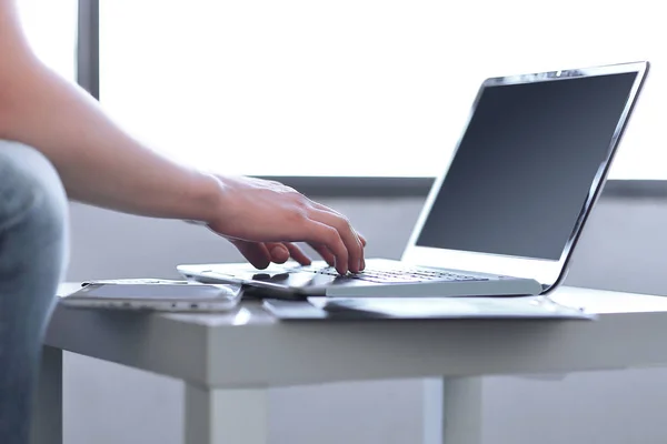 Close up.businessman typing on a laptop. photo with text space — Stock Photo, Image