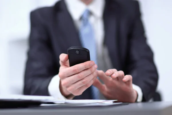 Close up.businessman typing text message on smartphone — Stock Photo, Image