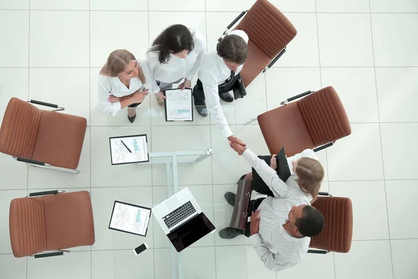Top view.handshake financial partners before the business meeting — Stock Photo, Image