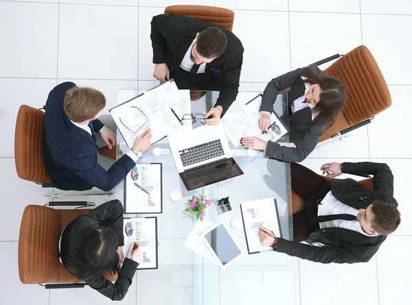 Vista superior. mulher de negócios realiza reunião de trabalho com a equipe de negócios — Fotografia de Stock