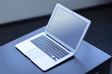 up.Open laptop ile a siyah perde kapatmak