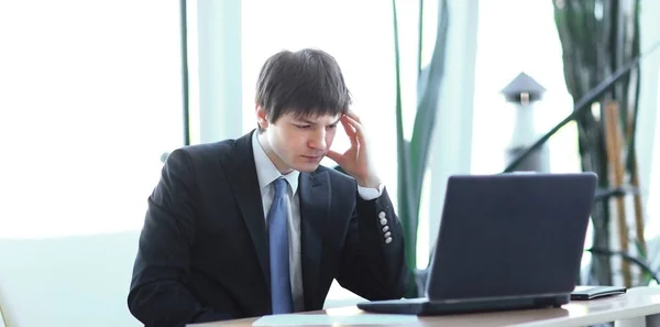 Young businessman on workplace in the office — Stock Photo, Image